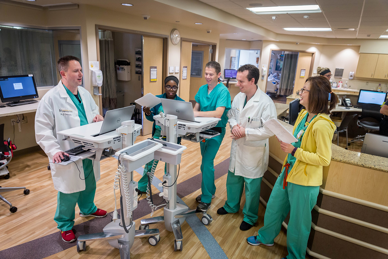 Anesthesia residents participate in CVICU rounds